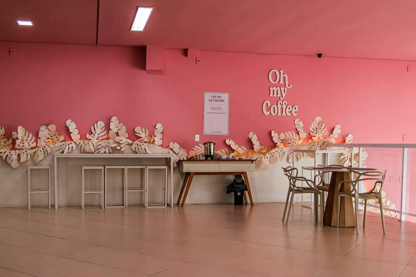 Espaço Oh my Coffee, cantinho de descanso no mezanino da Oh My Gym